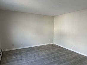 164 Pine St in Greenwich, CT - Building Photo - Building Photo