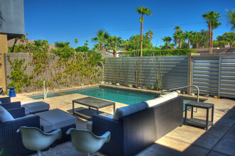 290 Cheryl Dr in Palm Springs, CA - Building Photo - Building Photo