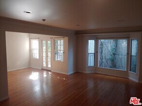 9066 Shoreham Dr in West Hollywood, CA - Building Photo - Building Photo