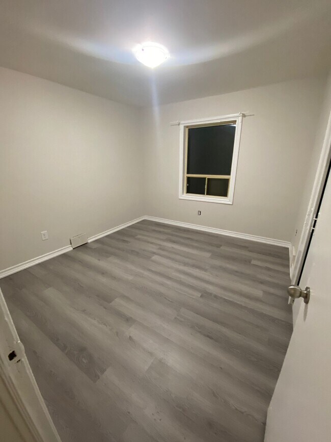 35 Amberley Dr in Toronto, ON - Building Photo - Building Photo