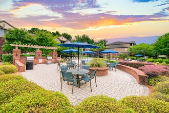MAA Matthews Commons in Matthews, NC - Foto de edificio - Building Photo
