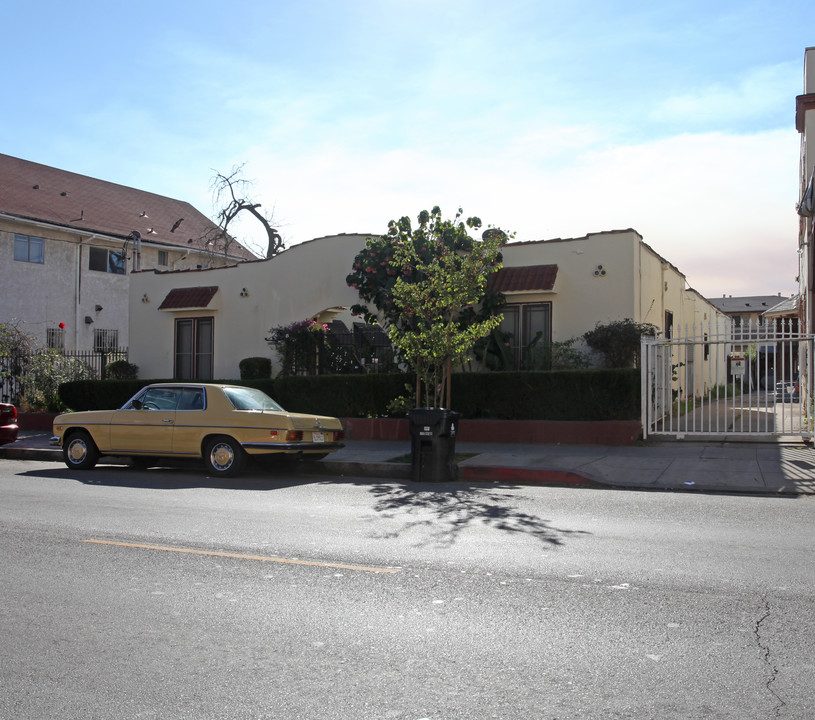 5154 Fountain Ave in Los Angeles, CA - Building Photo