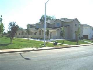 East Oak Apartments in Redding, CA - Foto de edificio