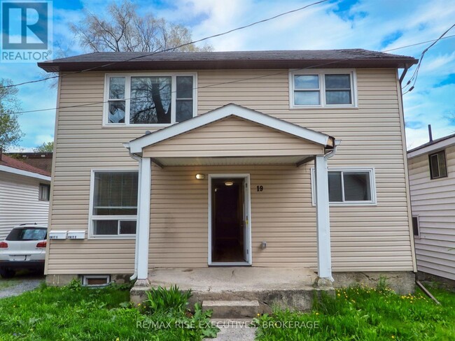 19-19 Kent St