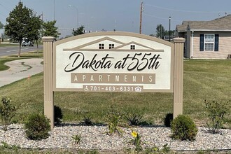 Dakota at 55th in Grand Forks, ND - Building Photo - Building Photo