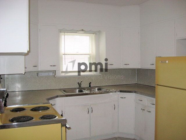 875 W Waggoner St in Decatur, IL - Building Photo - Building Photo