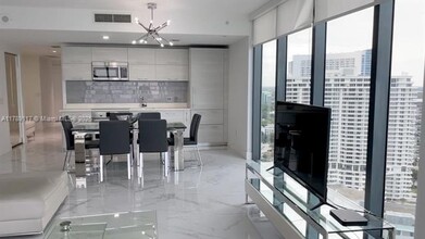 650 NE 32nd St, Unit 2607 in Miami, FL - Building Photo - Building Photo