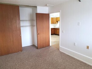 215 Linden Ave W in Winsted, MN - Building Photo - Building Photo