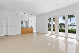 926 Marina Dr in Weston, FL - Building Photo - Building Photo