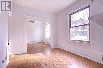 34 Winchester St in Toronto, ON - Building Photo - Building Photo