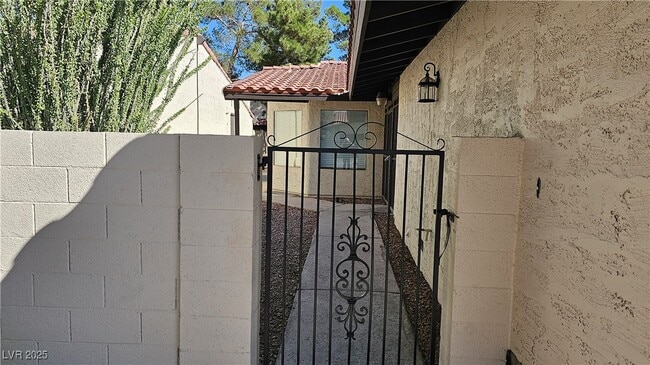 4220 Whippoorwill Cir in Las Vegas, NV - Building Photo - Building Photo