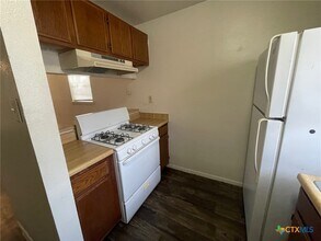 660 Mill St in San Marcos, TX - Building Photo - Building Photo