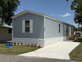 131 Lakeside Garden Cir in Lake Wales, FL - Building Photo