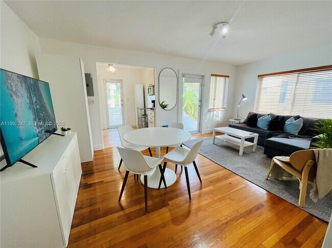 8036 Harding Ave in Miami Beach, FL - Foto de edificio - Building Photo