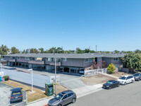 Lago Apartments in San Mateo, CA - Building Photo - Building Photo