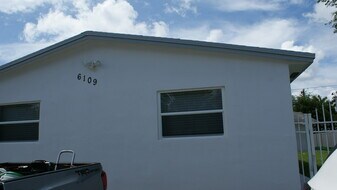 6109 SW 30th St, Unit Miramar #4 in Miramar, FL - Building Photo