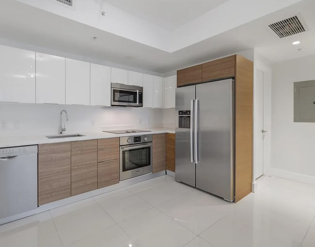 1010 SW 2nd Ave, Unit 1210 in Miami, FL - Foto de edificio - Building Photo