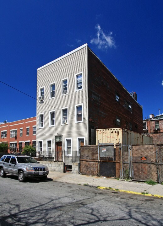 69 Cedar St in Brooklyn, NY - Foto de edificio