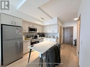 708 Sheppard Ave E in Toronto, ON - Building Photo - Building Photo