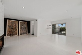 949 Kings Rd in West Hollywood, CA - Foto de edificio - Building Photo