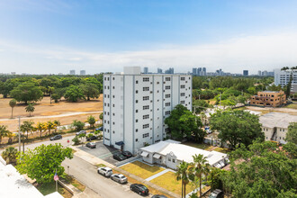 St. Francis Apartments in Hollywood, FL - Building Photo - Building Photo