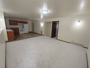 506 N 11th St, Unit B in Bismarck, ND - Foto de edificio - Building Photo