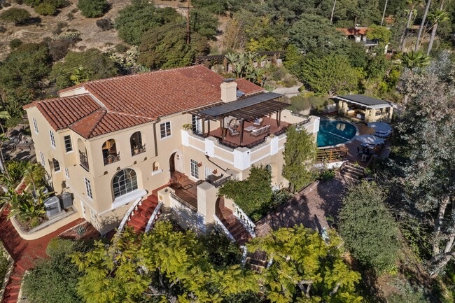 property at 2856 Glendower Ave
