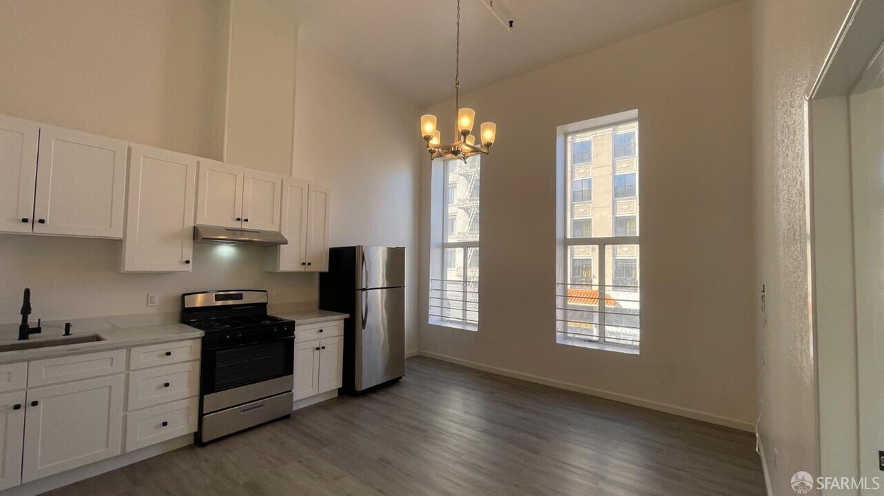 375 12th St in Oakland, CA - Building Photo