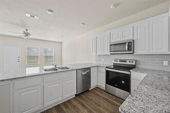 601 Thomas St in Bonham, TX - Foto de edificio - Building Photo