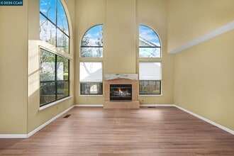 24 La Vista Way in Danville, CA - Foto de edificio - Building Photo
