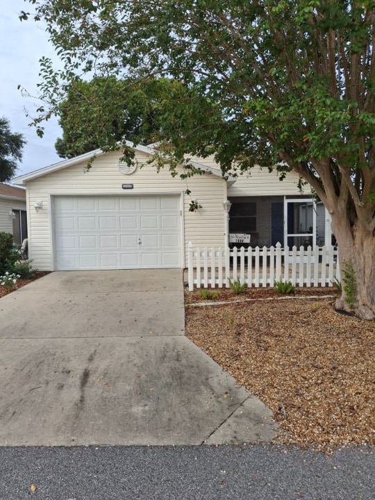 1606 Campos Dr in the Villages, FL - Building Photo