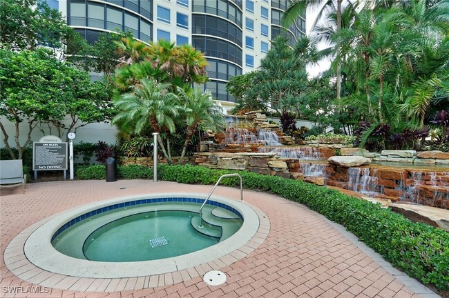 23750 Via Trevi Way in Bonita Springs, FL - Foto de edificio - Building Photo
