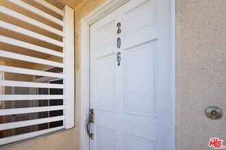 13801 Oxnard St in Los Angeles, CA - Building Photo - Building Photo