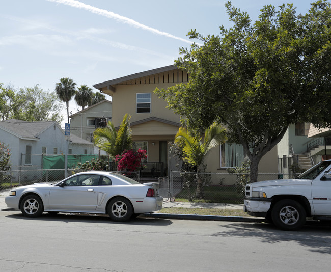 2509-2511 Pasadena Ave in Long Beach, CA - Building Photo - Building Photo