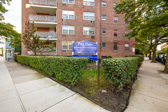 61-15 97th St in Rego Park, NY - Building Photo - Building Photo