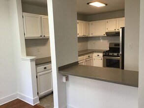 6822 Glenridge Dr in Atlanta, GA - Building Photo - Building Photo
