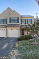 712 Creekside Dr in Hummelstown, PA - Building Photo