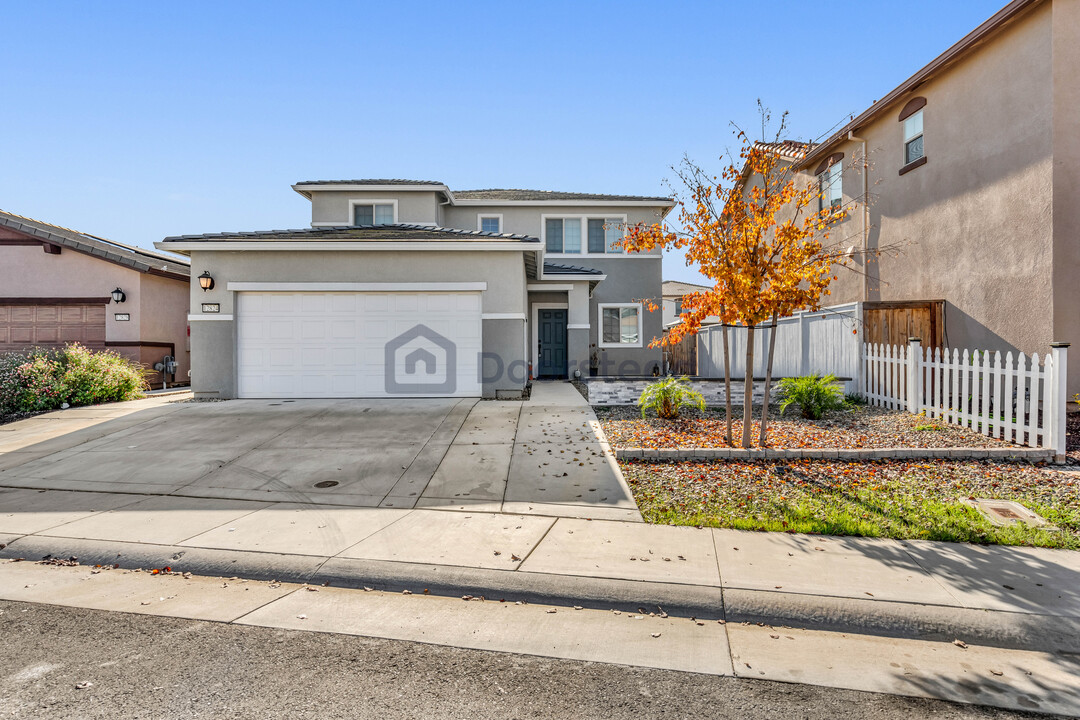 12824 Thorntonhall Dr in Rancho Cordova, CA - Foto de edificio