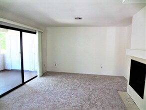 10684 Dabney Dr in San Diego, CA - Building Photo - Building Photo