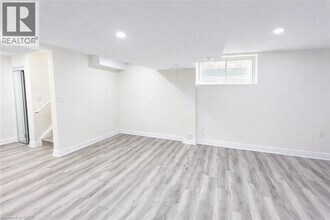 592 Blair Creek Dr in Kitchener, ON - Building Photo - Building Photo