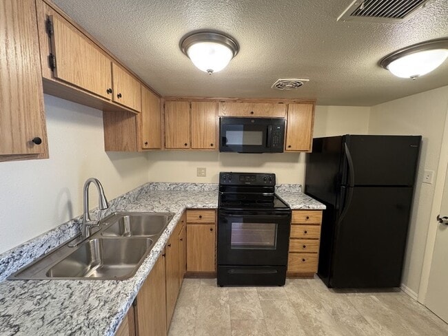 7129 W Hazelwood St in Phoenix, AZ - Building Photo - Building Photo