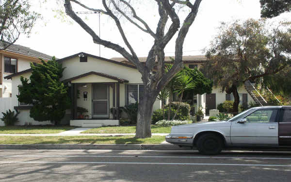 431 3rd St in Encinitas, CA - Building Photo