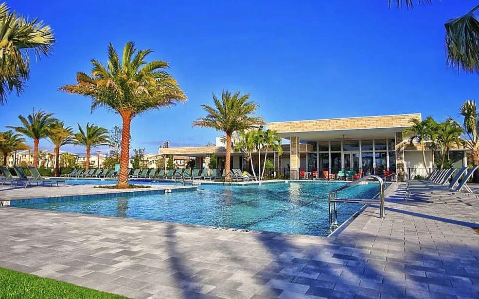 8104 Hobbes Wy in Palm Beach Gardens, FL - Building Photo