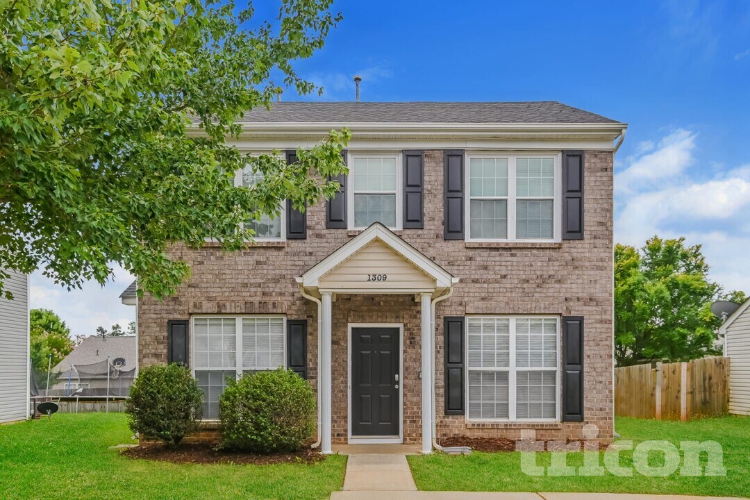 1309 Peach Park Ln in Charlotte, NC - Foto de edificio