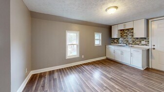 4221 Newark Ave in Cleveland, OH - Building Photo