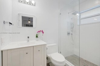 8881 SW 27th St in Miami, FL - Building Photo - Building Photo