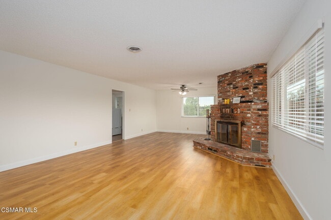 130 Chisholm Trail in Thousand Oaks, CA - Building Photo - Building Photo