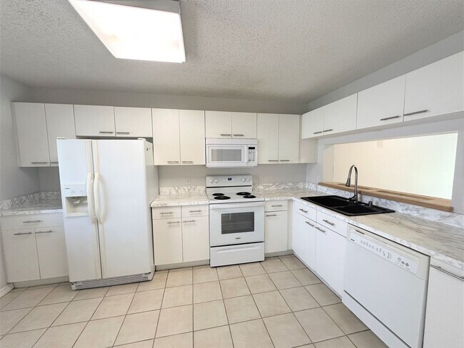 7773 Jewel Ln in Naples, FL - Building Photo - Building Photo