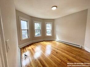 276 E Cottage St, Unit 3 in Boston, MA - Building Photo - Building Photo