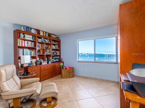 226 Golden Gate Point in Sarasota, FL - Building Photo - Building Photo